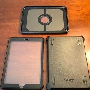 OtterBox Defender Series Case for IPad 5th/6th Gen - Black